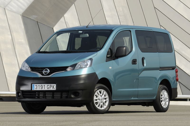 Пассажирский nissan nv200